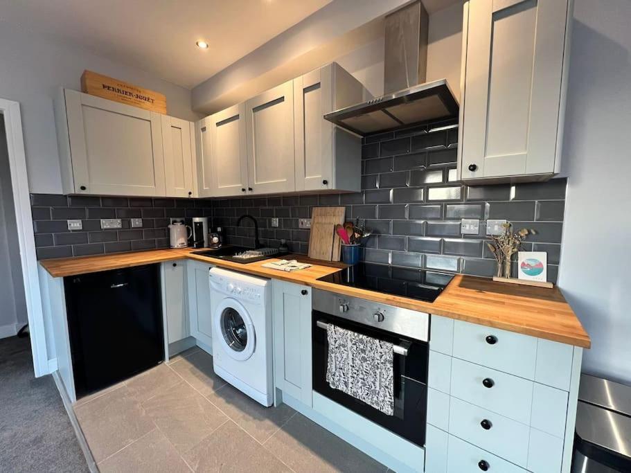 Bright, First Floor, One Bedroom Flat In Wimborne Wimborne Minster Bagian luar foto