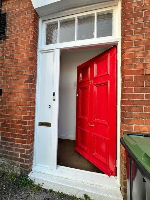 Bright, First Floor, One Bedroom Flat In Wimborne Wimborne Minster Bagian luar foto